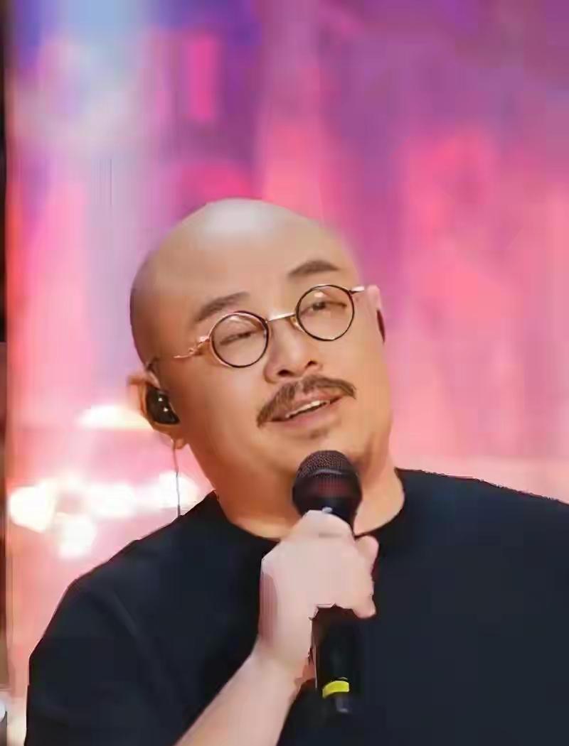 不能亏待老实人！成都，54岁的刀郎刚拿下金曲奖6座奖杯，台下那英、杨坤早年骂