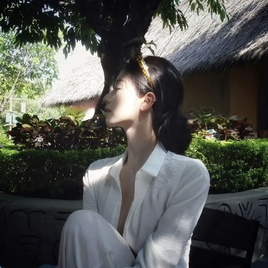 时间是一双眼睛，见喜，见忧，见别离