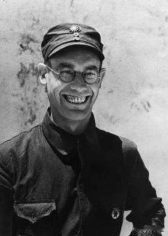 1939年，在莫斯科的寒冷审判厅里，李德因其在“反围剿”中的惨痛失误，面