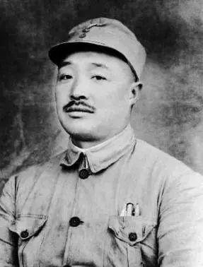 1952年6月2日，时任西南军区司令员的贺龙接到紧急通知，毛主席要在中南海见他。