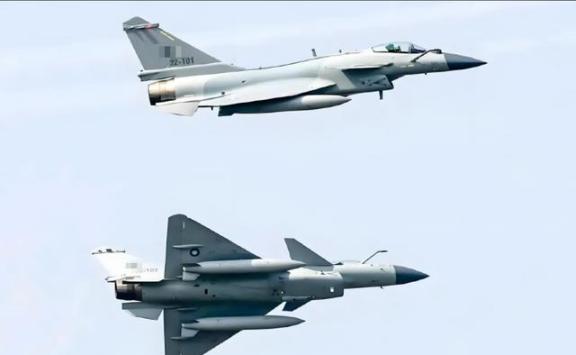 一旦歼10CE降落在平壤，下一秒，美军的F-35、萨德雷达和日本的出云号航母，就