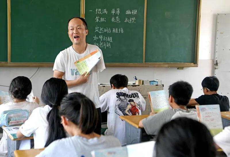 作为一名班主任，我实在是无语了，已经放假了，学校领导还让我们天天在群里发防溺水的