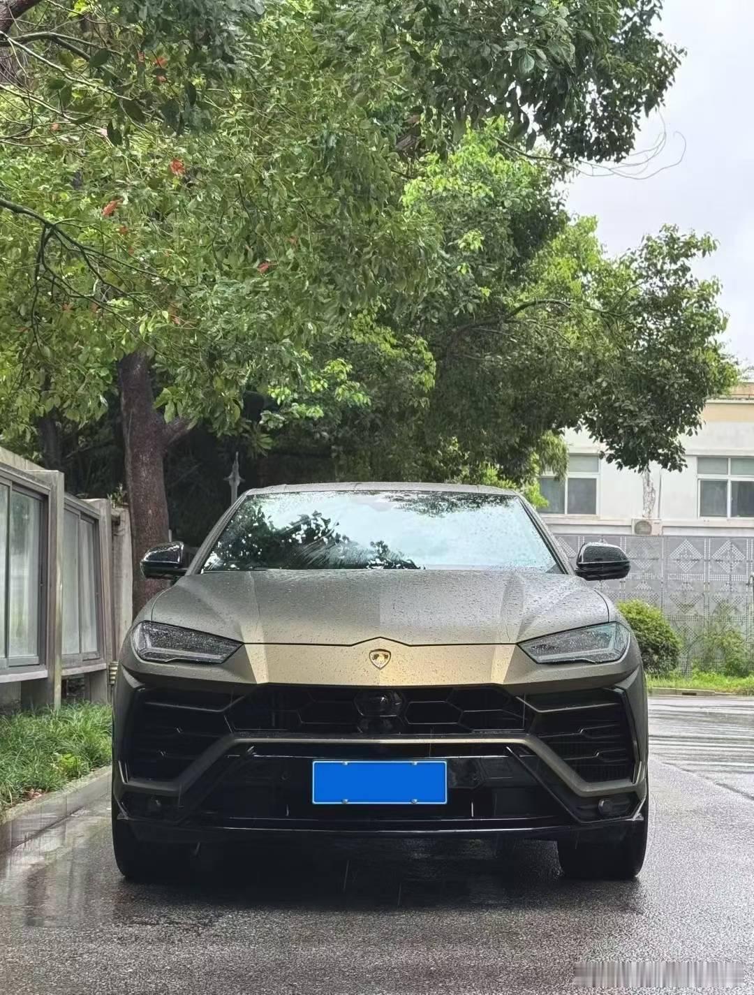兰博基尼Urus，原车黄色贴改色膜，满配带B&O音响·蜂窝座椅·抬显·22寸轮