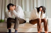 突然发现结婚真没意思，尤其是找这样一个女人。比我小五岁，不过也27了，不会做菜，