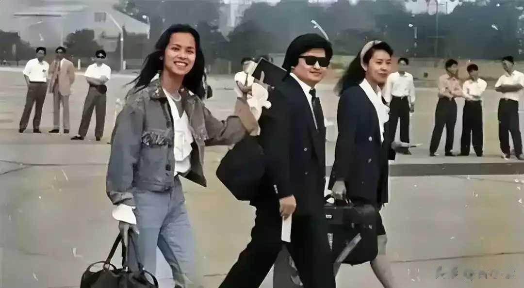 90年北京亚运会时三名明星拍的照片，当初他们可是中国最红的明星，现在应该没有多少