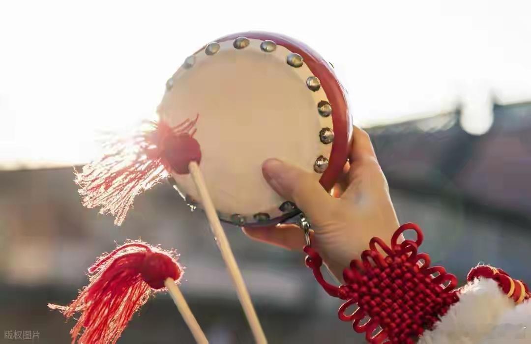 红马年能不能穿红穿红第三讲究：把握时间与尺度，点到为止更吉祥红马年穿红，在时间与