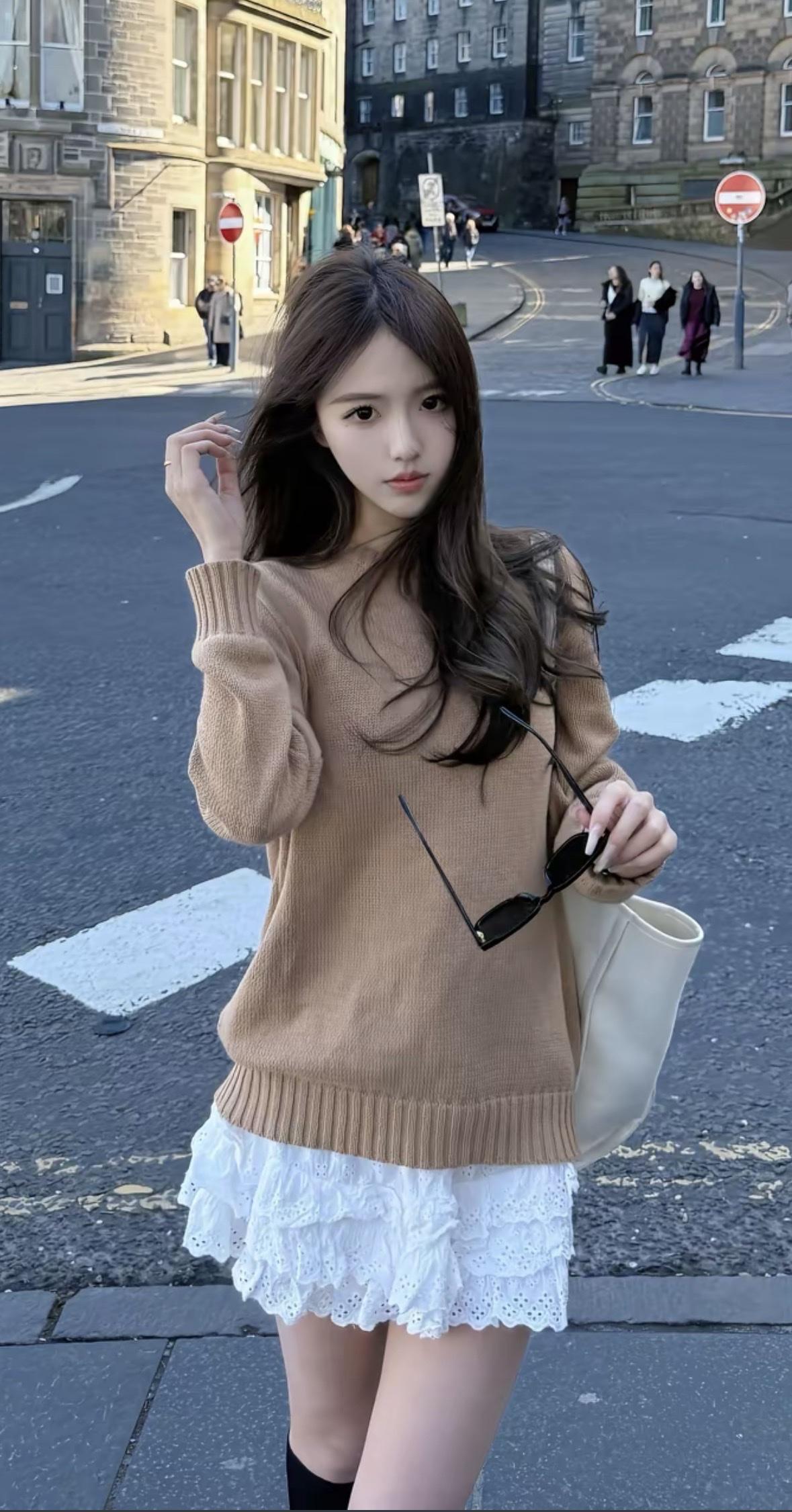 秋日穿搭指南：棕色毛衣+白色蕾丝裙，甜美又温暖！🍂👗👠