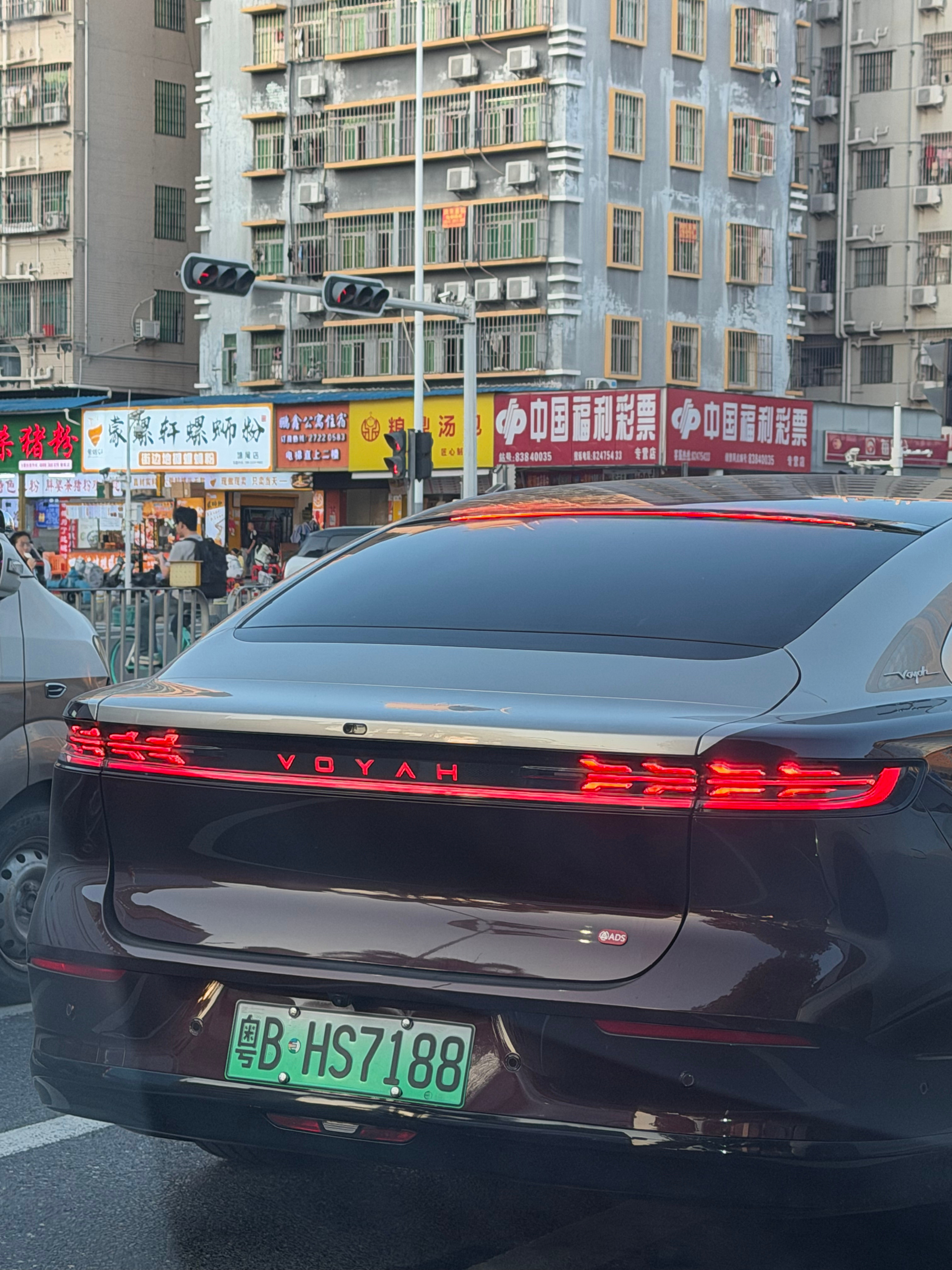 看起来是顶配的追光L深圳·杨记柳州螺蛳粉(塘尾十三区店)