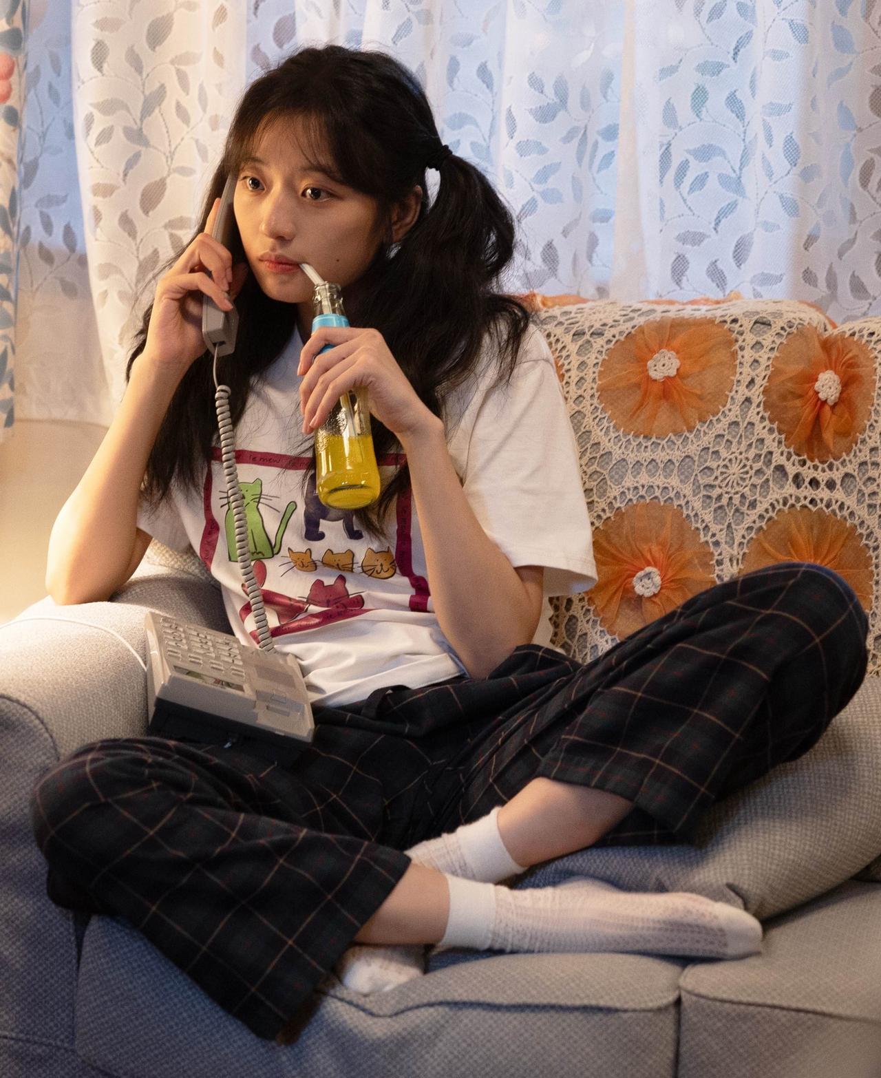孙千，172cm，电话聊八卦，零食配饮料。