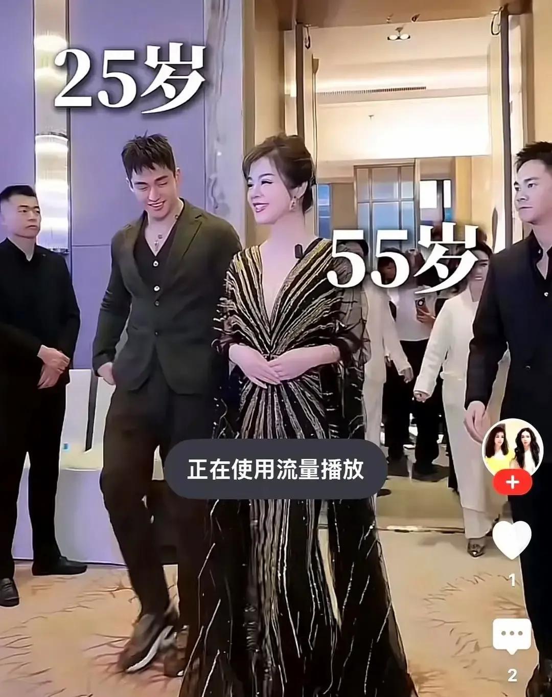 小北在公园搂着李姐拍视频，一口一个你比我妈还懂我，手在人家背上摸来摸去。镜头外