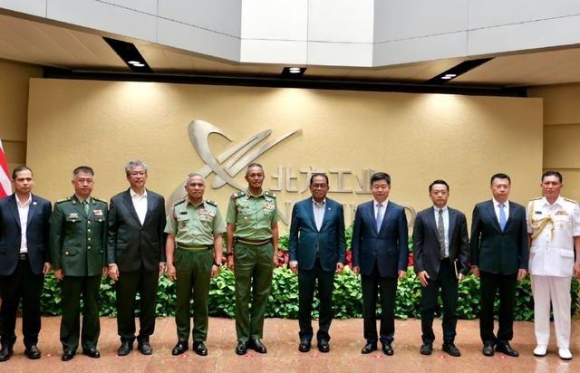 马来西亚防长参观中方兵工厂，随行军官惊讶张大嘴巴：咋这么先进？哈立德·努尔丁的