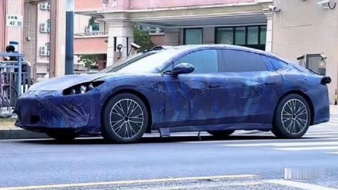 方程豹首款轿车谍照曝光！内部代号“镁9”，定位中大型轿跑谍照看溜背造型+无框车