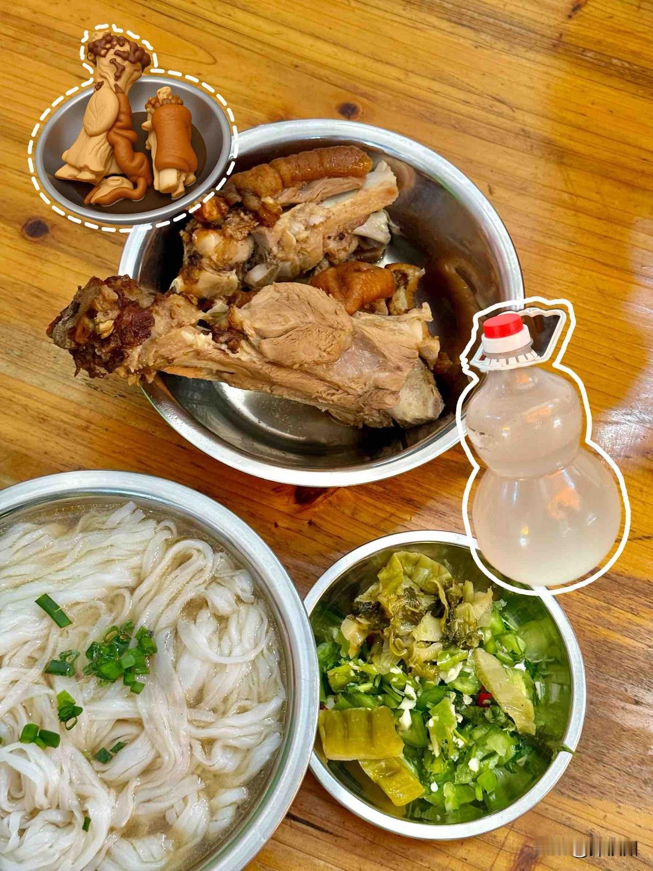 人生建议，在钦州一定要试一次猪脚粉配本地米酒！😋其实钦州好吃的猪脚粉不是只