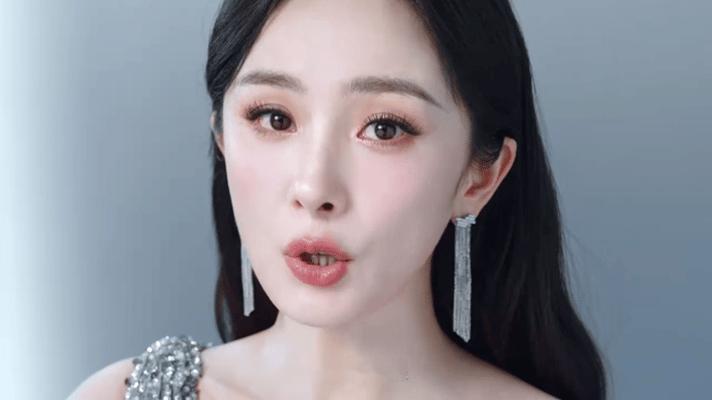 我很难想象一个月入成百上千万的明星拿着拖把在家拖地[捂脸哭]太久没看过电视，杨