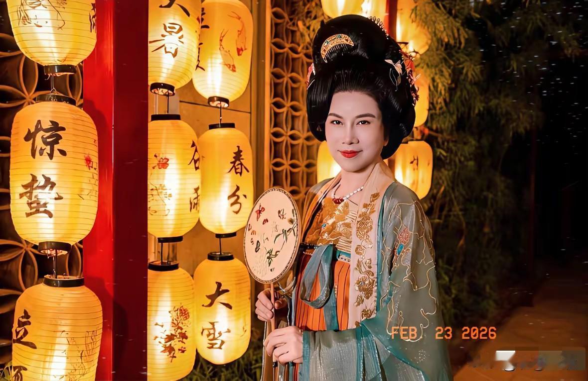 董明珠穿汉服被骂上热搜：到底是谁在容不下我们自己的文化？董明珠带高管穿汉服游