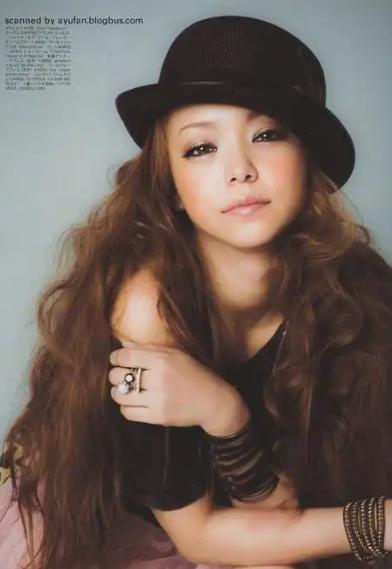 日本当红歌姬安室奈美惠，当着八国元首的面硬刚日本政府，打死不肯唱国歌，被媒体封杀
