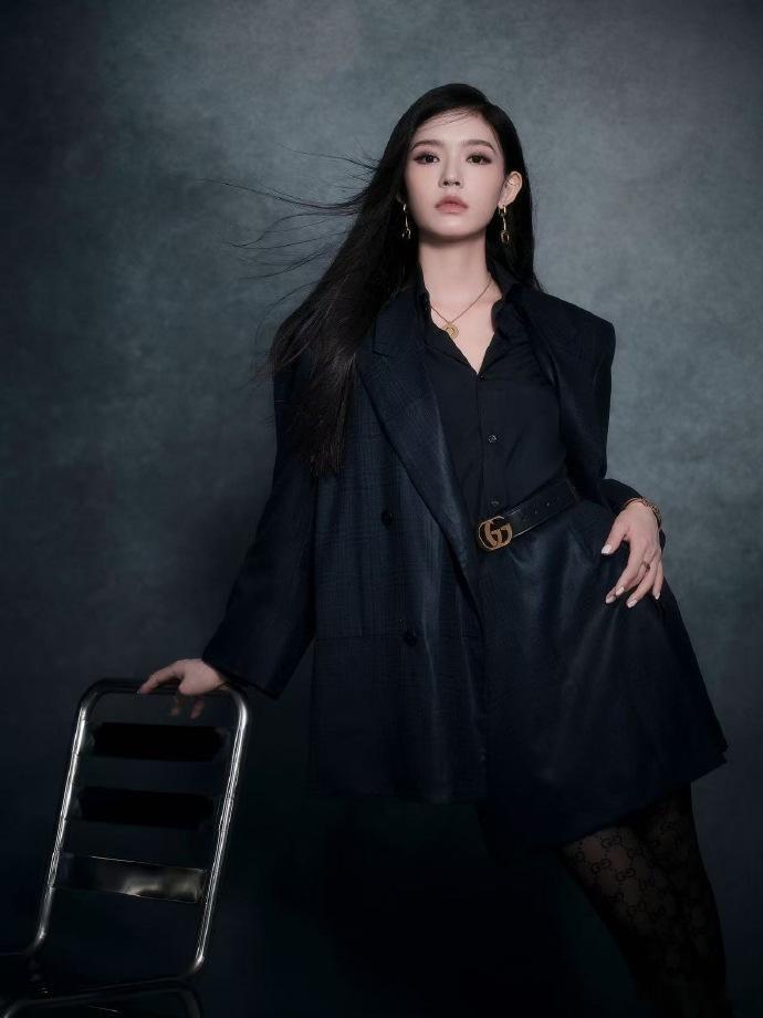 Gucci认领林允 看到品牌官宣认领林允，真心替允子高兴。她身上那股独有的鲜活劲