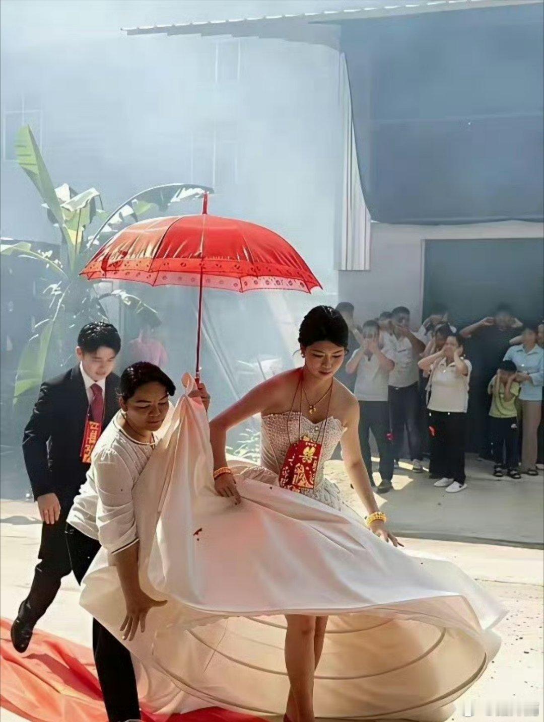新娘子这穿的也太随便了吧