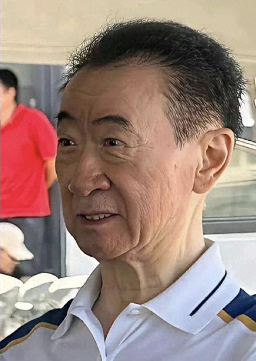 王健林这辈子最错最后悔的投资，大概是分别给了王思聪，张艺谋、董明珠每人5个亿！如