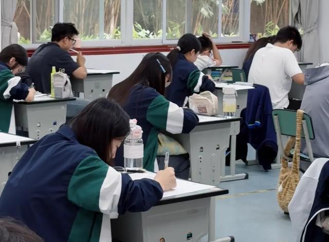 中小学春假与五一假期相连，各地教育局纷纷下发通知，严禁在职中小学教师假期有偿补课