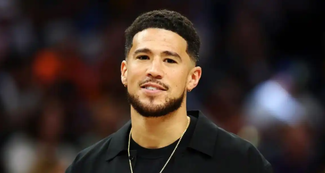 破除一个布克防守不行的洗脑包，本赛季布克是攻防传三位一体的绝对核心每个人都有各