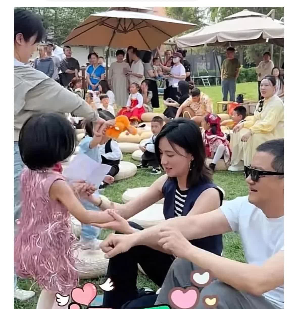 人间最美是清欢！李亚鹏千里迢迢回京陪幼女过六一儿童节！一家人开开心心，其乐融