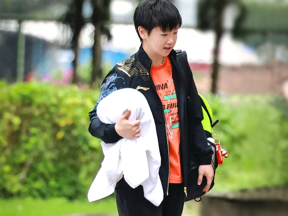 孙颖莎王曼昱没碰面，但这次抽签比碰面还狠。上半区王曼昱直接掉进绞肉机，早田希娜、张本美和、申裕斌全挤