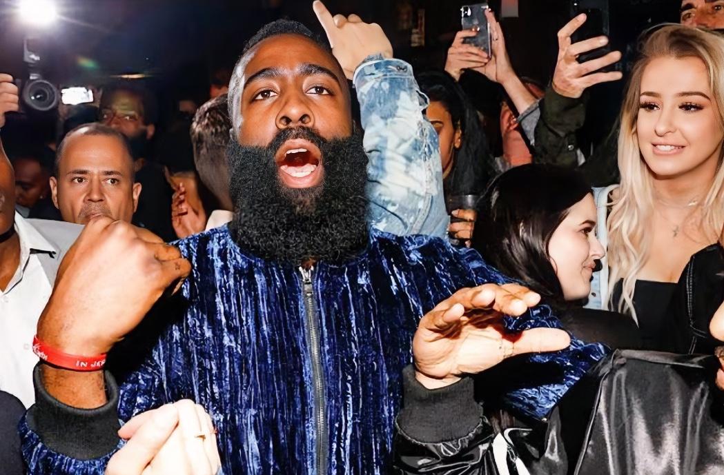 杜兰特：三弟，你这跟骑士的蜜月期结束啦？还是你跟所有球星都不搭啊？？？哈登：确