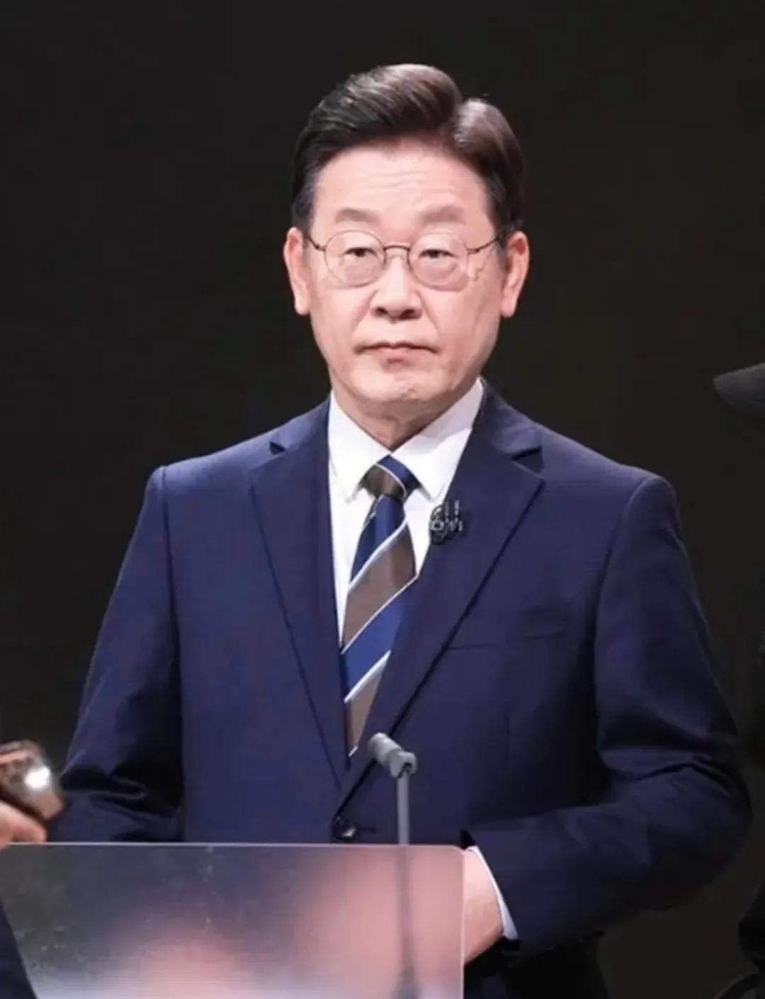 李在明对着央视镜头这一松口，算是彻底把韩国人的那点“体面”给撕开了。