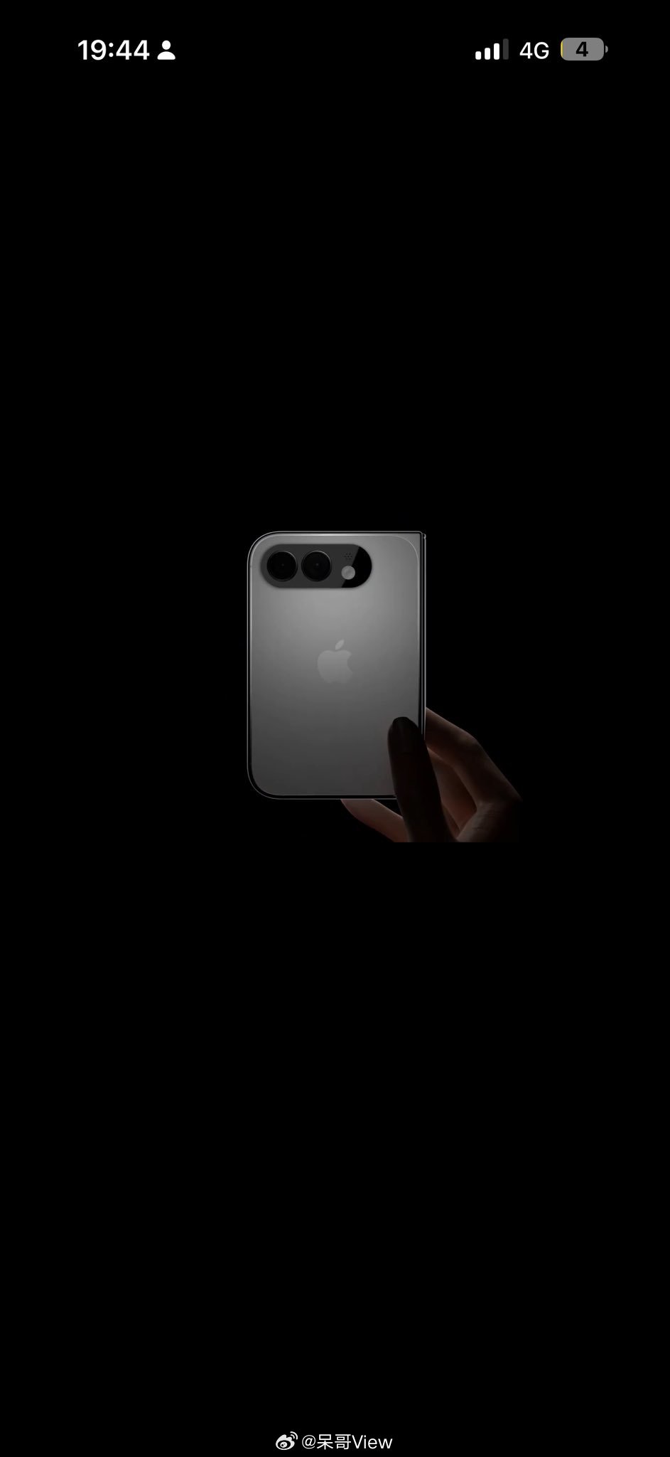 这又厚又丑的折叠屏，真的是iPhoneFold吗？一边大R角一边直角边。不过凭