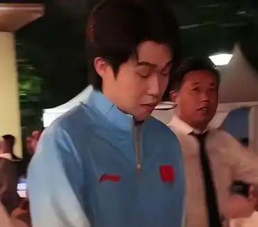 还好莎莎没去，看把头哥热的、累的不行了！昨晚第20届亚运会中国体育代表...
