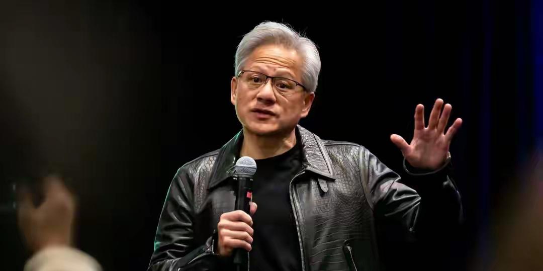 黄仁勋说了一句实话，硅谷安静了三秒钟今年4月，黄仁勋说了句让很多人不舒服的话
