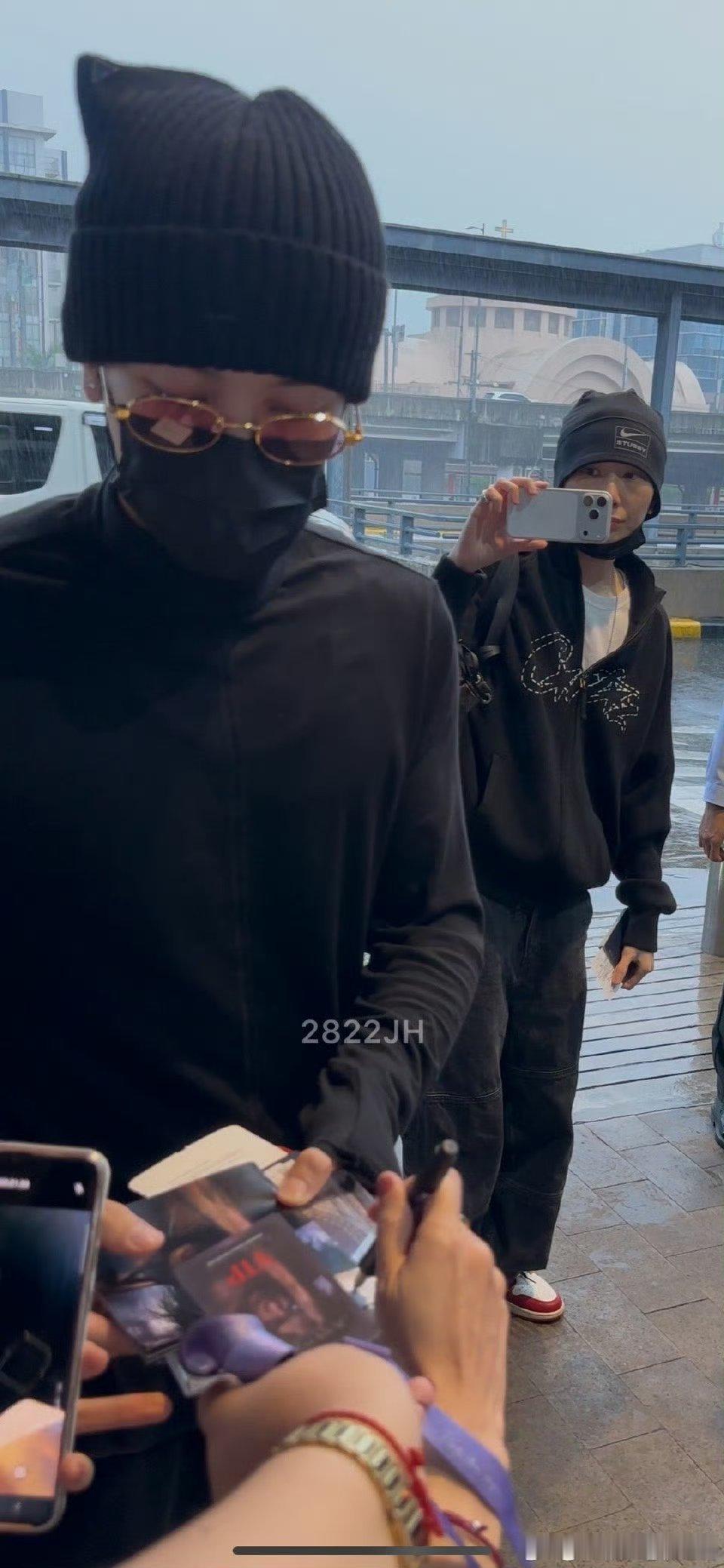 王嘉尔让菲律宾疯狂的男人他用一场演出，让更多人看到了中国艺人的魅力与实力。舞台