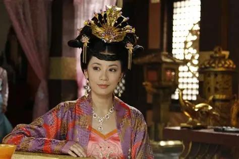 公元713年，唐睿宗李旦的妹妹太平公主，在长安城外一座寺庙里喝下了毒药。距离她策