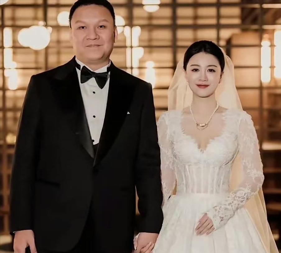 现在女明星的老公都这么开放的吗？有爆料拍到爱奇艺原副总裁车澈也就是李嘉格老公，跟