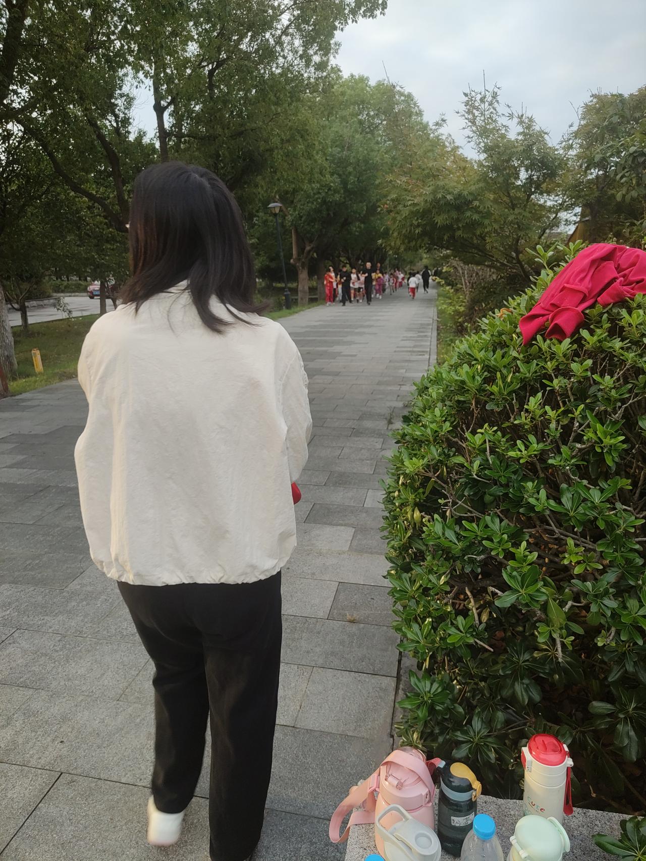 有个朋友想做短视频，准备了三个月，作品数量：零。问他为啥不发？他说：第一条必