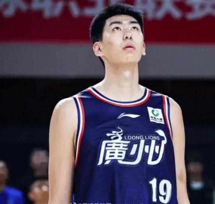 徐昕要去NBA给文班亚马当替补，徐昕真是树挪死人挪活的典范啊！徐昕接到了NBA马
