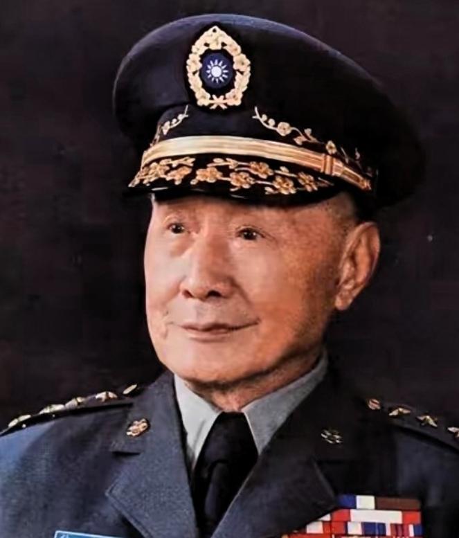 军统抓了何应钦的副官，何应钦当场怒斥戴笠：你连给我站岗的资格都没有！戴笠听后冷汗