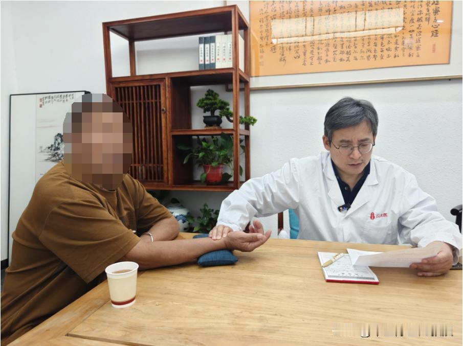 中医：胆囊结石，是身体内部失调了胆囊结石，看似只是胆囊腔内出现的一种固体结晶