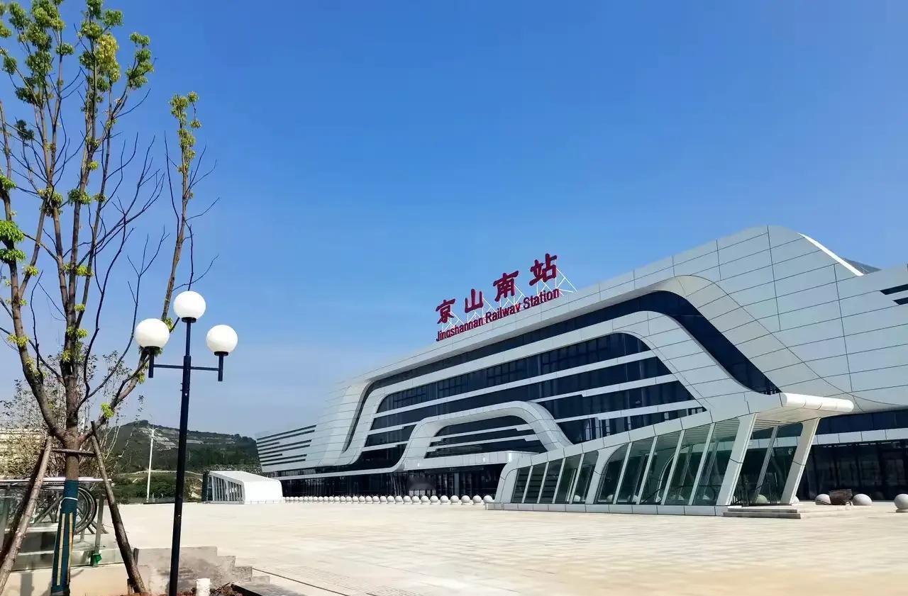 京山南站会是下一个仙桃西站吗？京山南站的具体位置在京山市下辖的雁门口镇，坐落在雁