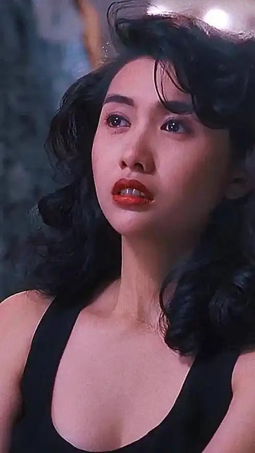 1997年邱淑贞和王晶分手后，转身嫁给了身家百亿的沈嘉伟。结果结婚当天，沈嘉伟正