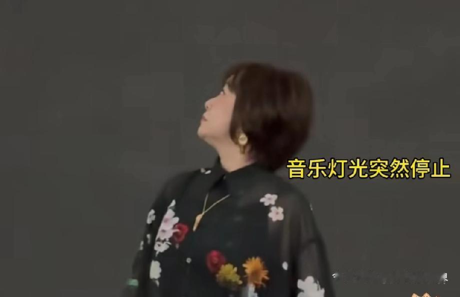 上海停止日本音乐演出，大槻真希在演唱时被强制终止退场!支持!近期上海的日本相关演