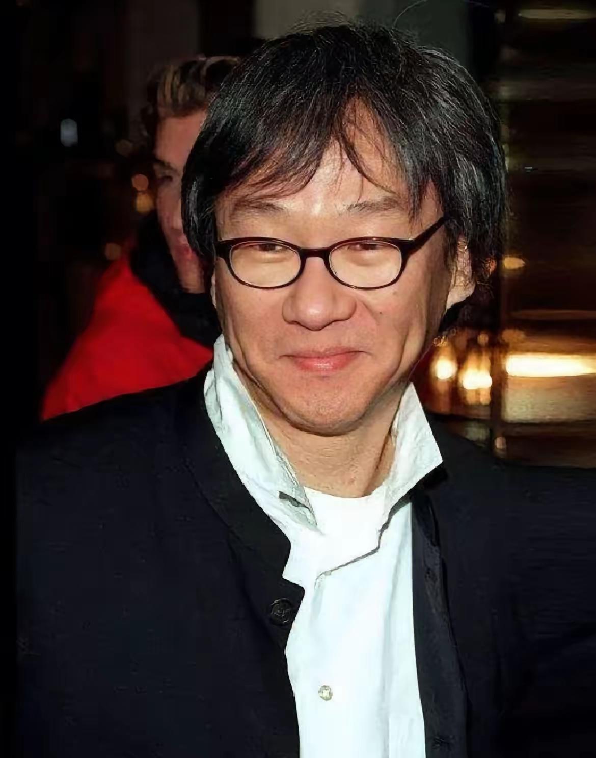 一位养老院院长说：“千万不要盼着自己活到100岁，也不必活到90岁以上，到了那个