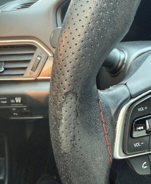 之前车子上装了一个方向盘套，但是使用了也没多久就取下来了，为什么呢？因为我发现冬