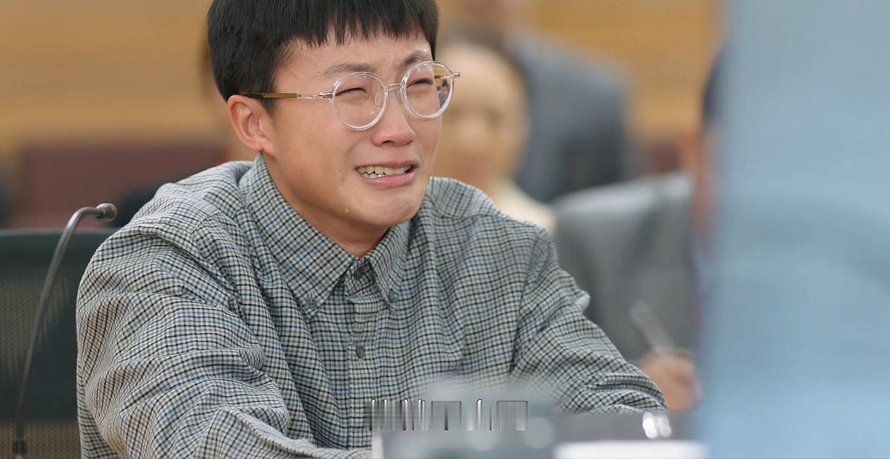 《正义女神》：看到幼时的高成彬一脸平静地虐杀兔子，才知道，有的恶是天生的！幼