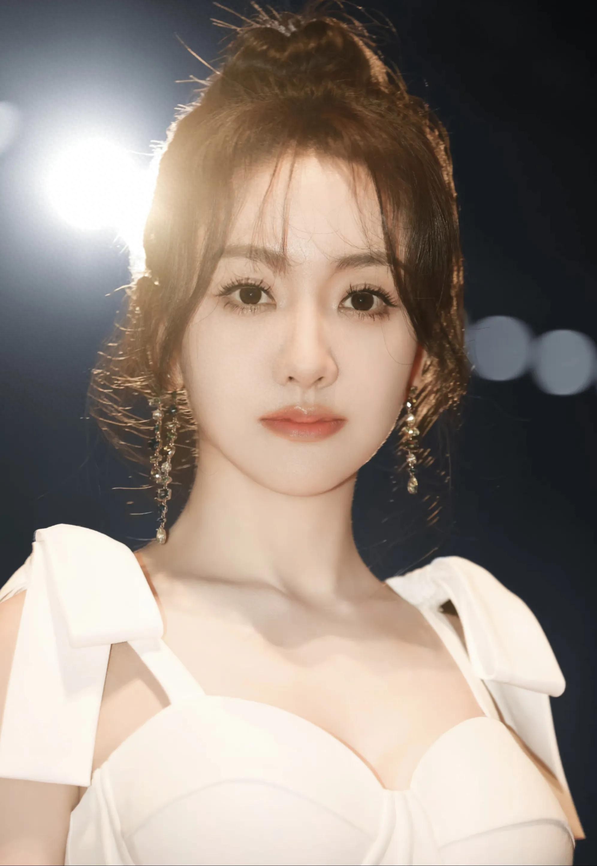杨蓉写真合集珍藏：清新淡雅、恬静温婉