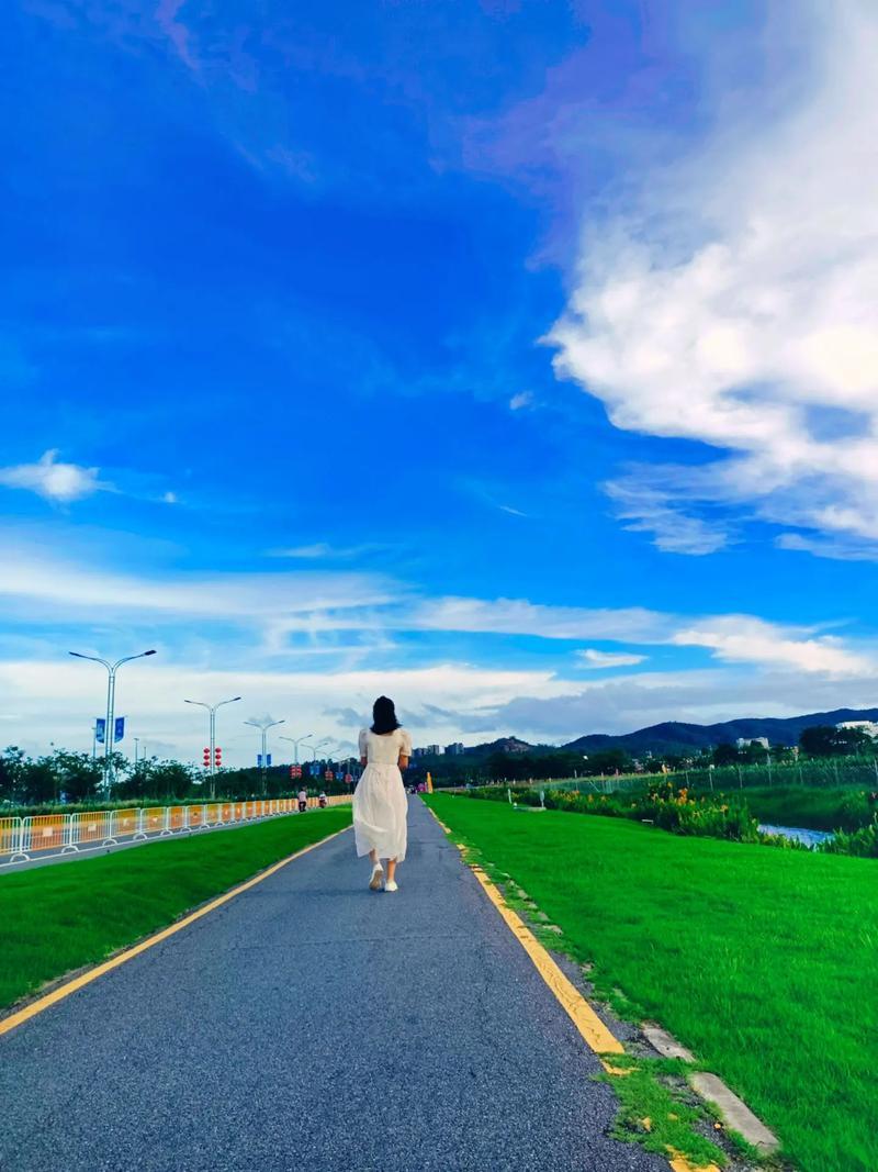 我闺蜜跟我说，她有个情人。这话听起来吓人吧？别急，听我慢慢说。这情人吧，