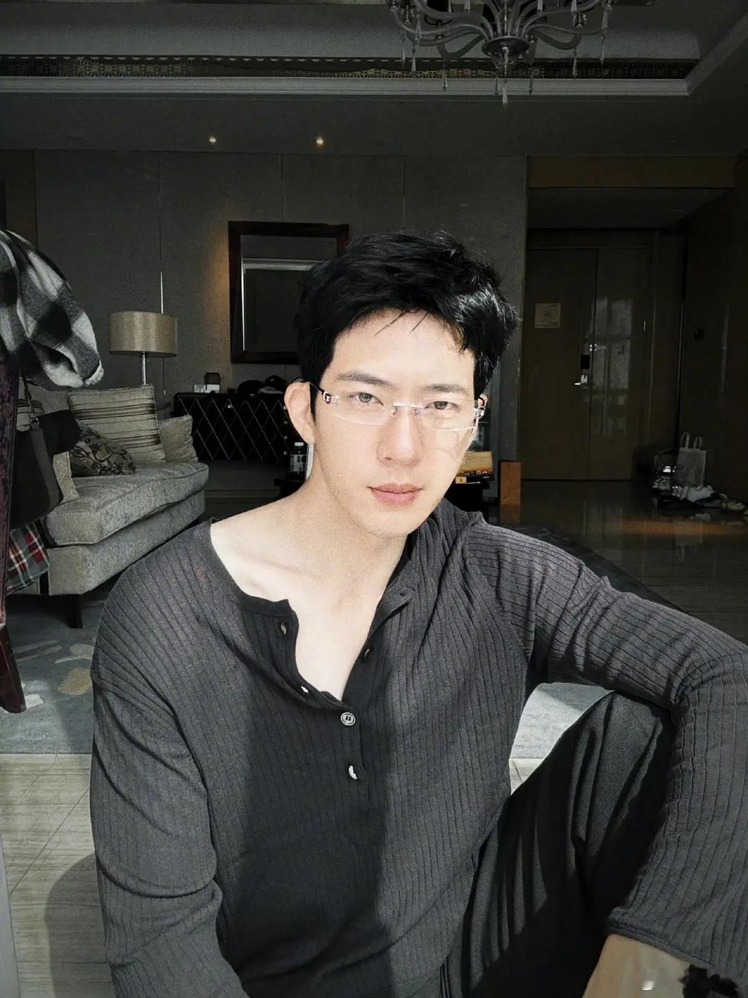 井柏然这是在干啥？好油腻啊