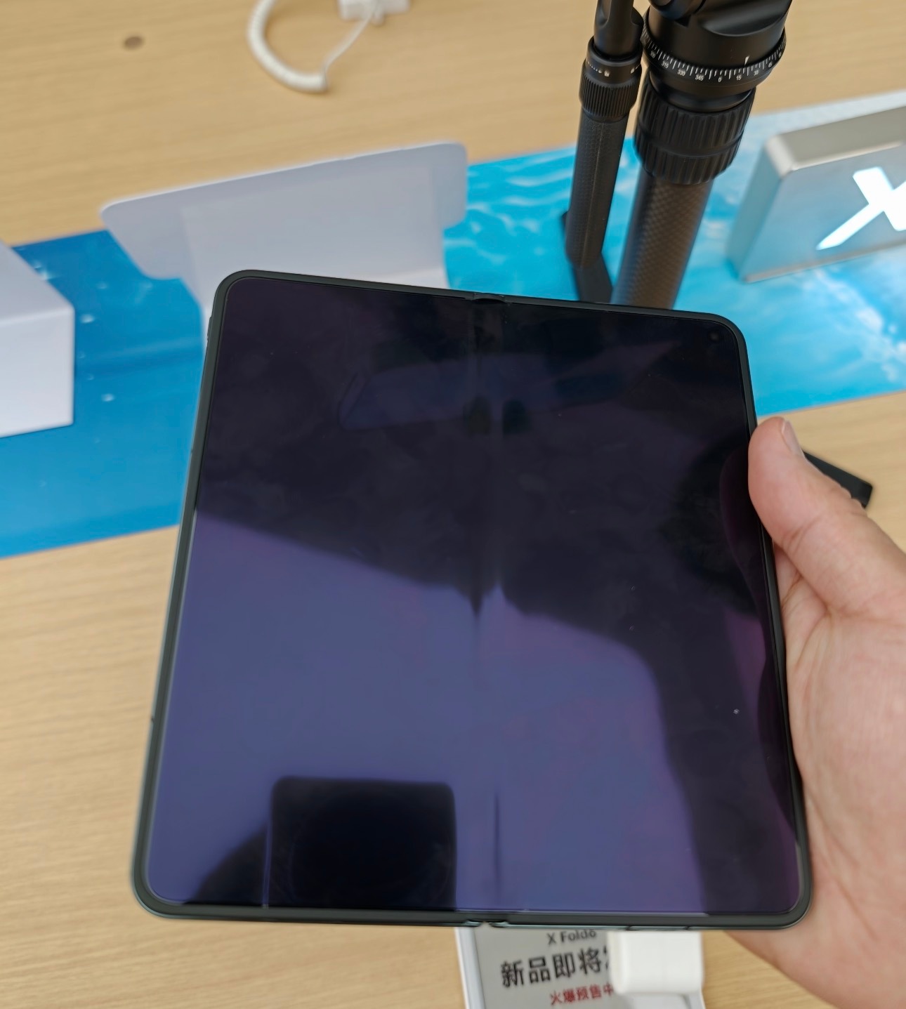 vivoXFold6真机体验看其他博主上手的第一感觉就是稳。7000mAh蓝