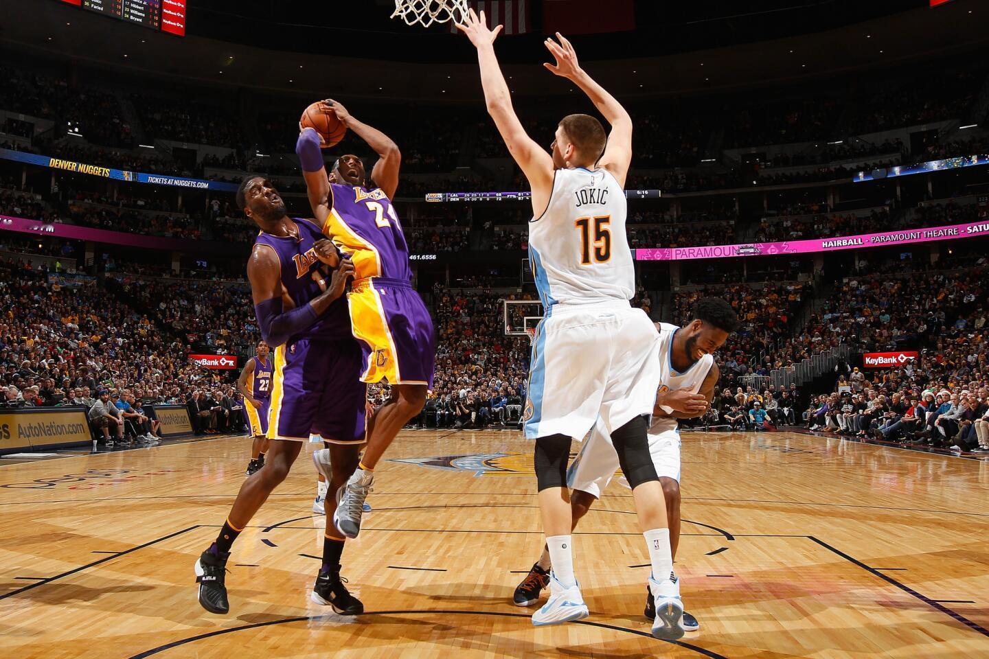 KobeBryant：小希我要后仰了幅度有点大你帮衬着点科比